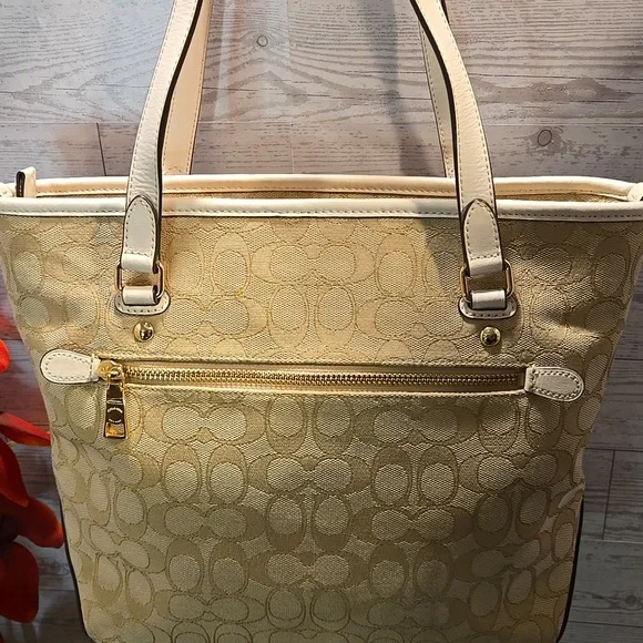 Coach F58282 Outline Signature Zip Top Cream Tote Bag - Picture 4 of 13